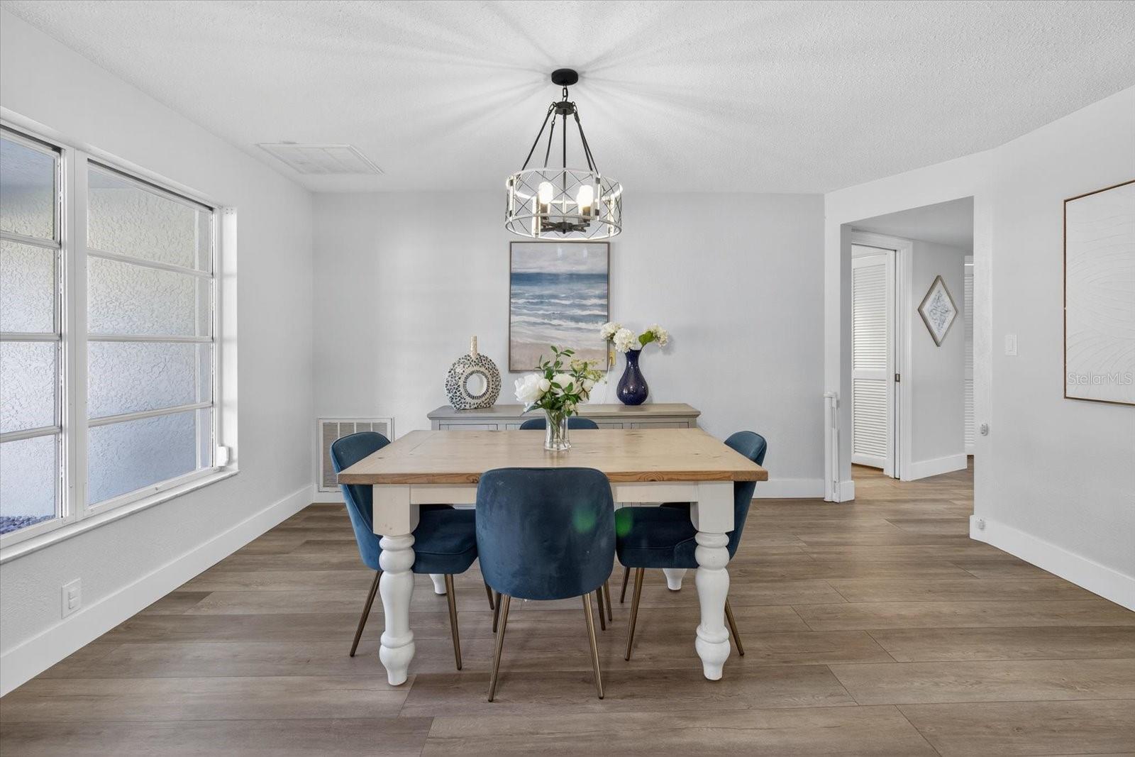 Listing photo id 15 for 2961 Heather Trail