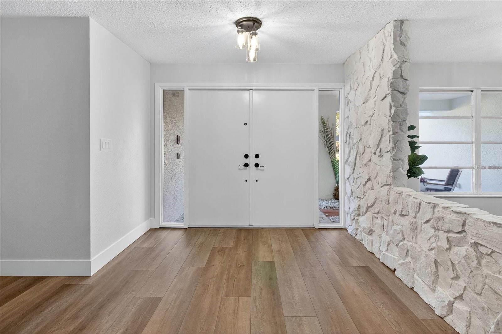 Listing photo id 5 for 2961 Heather Trail