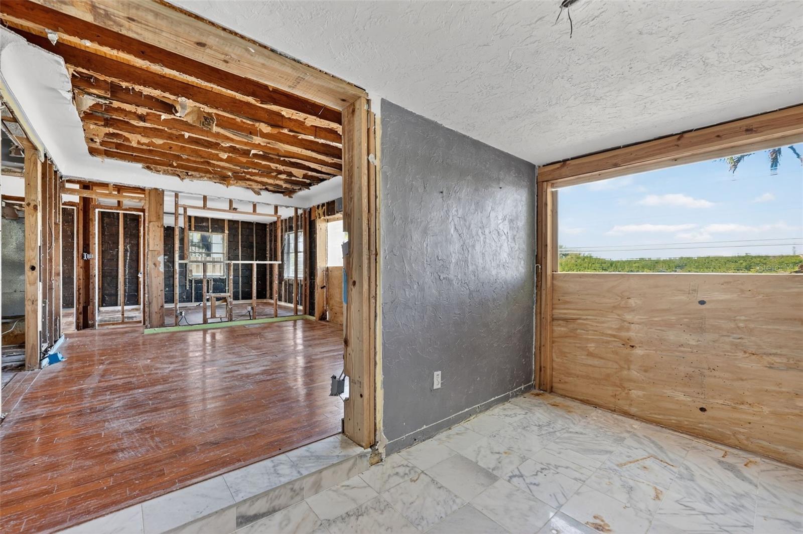 Image 10 of 25 For 566 182nd Avenue E