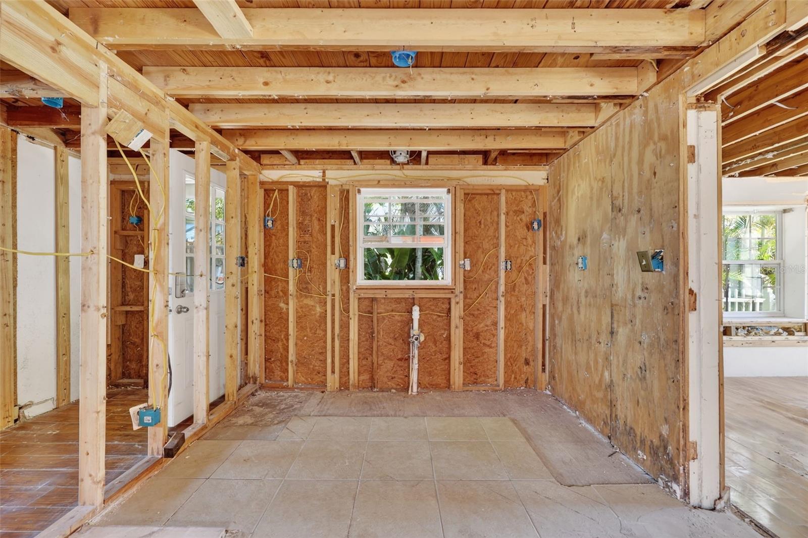 Image 14 of 25 For 566 182nd Avenue E