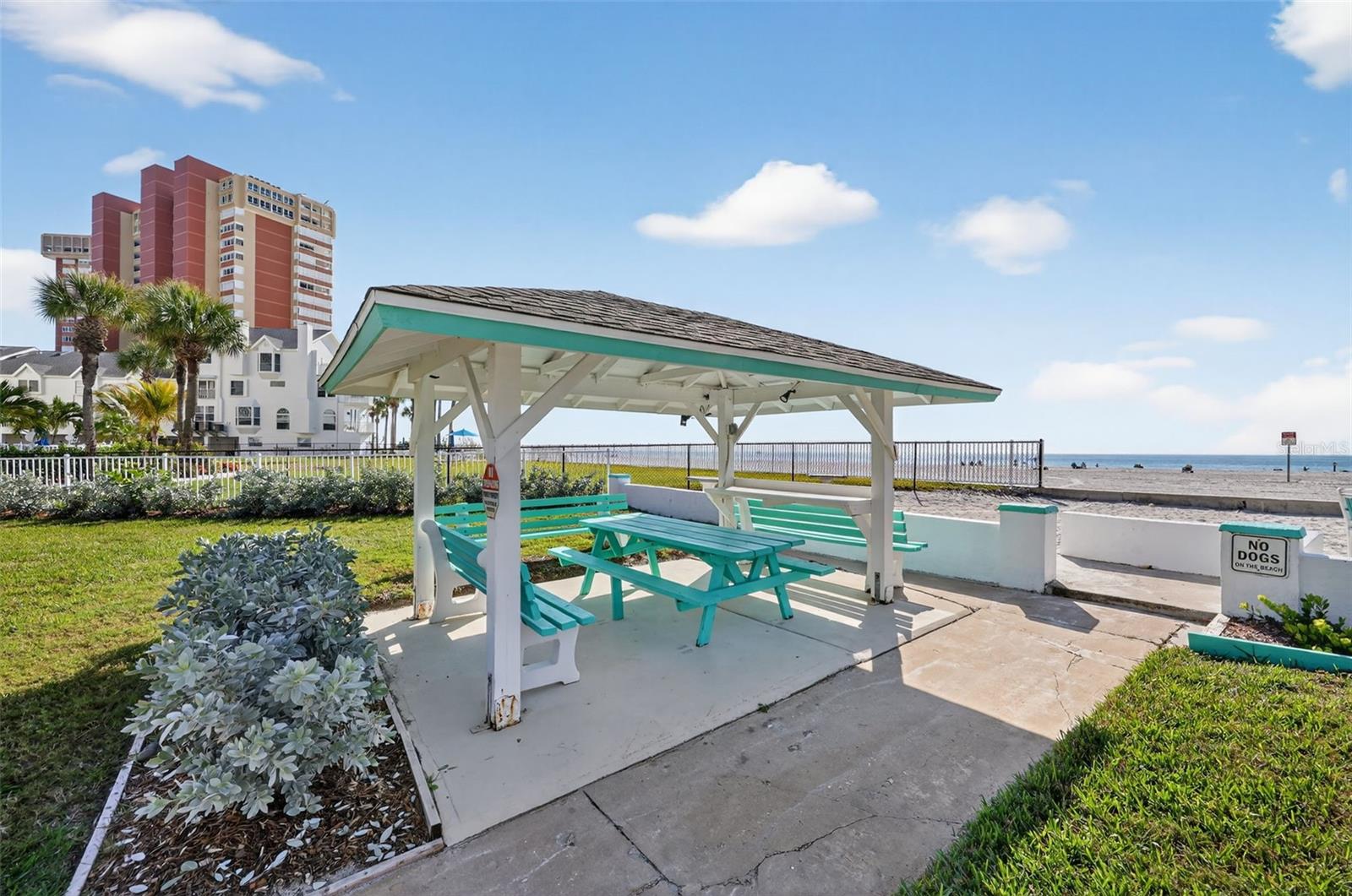 Image 17 of 25 For 566 182nd Avenue E