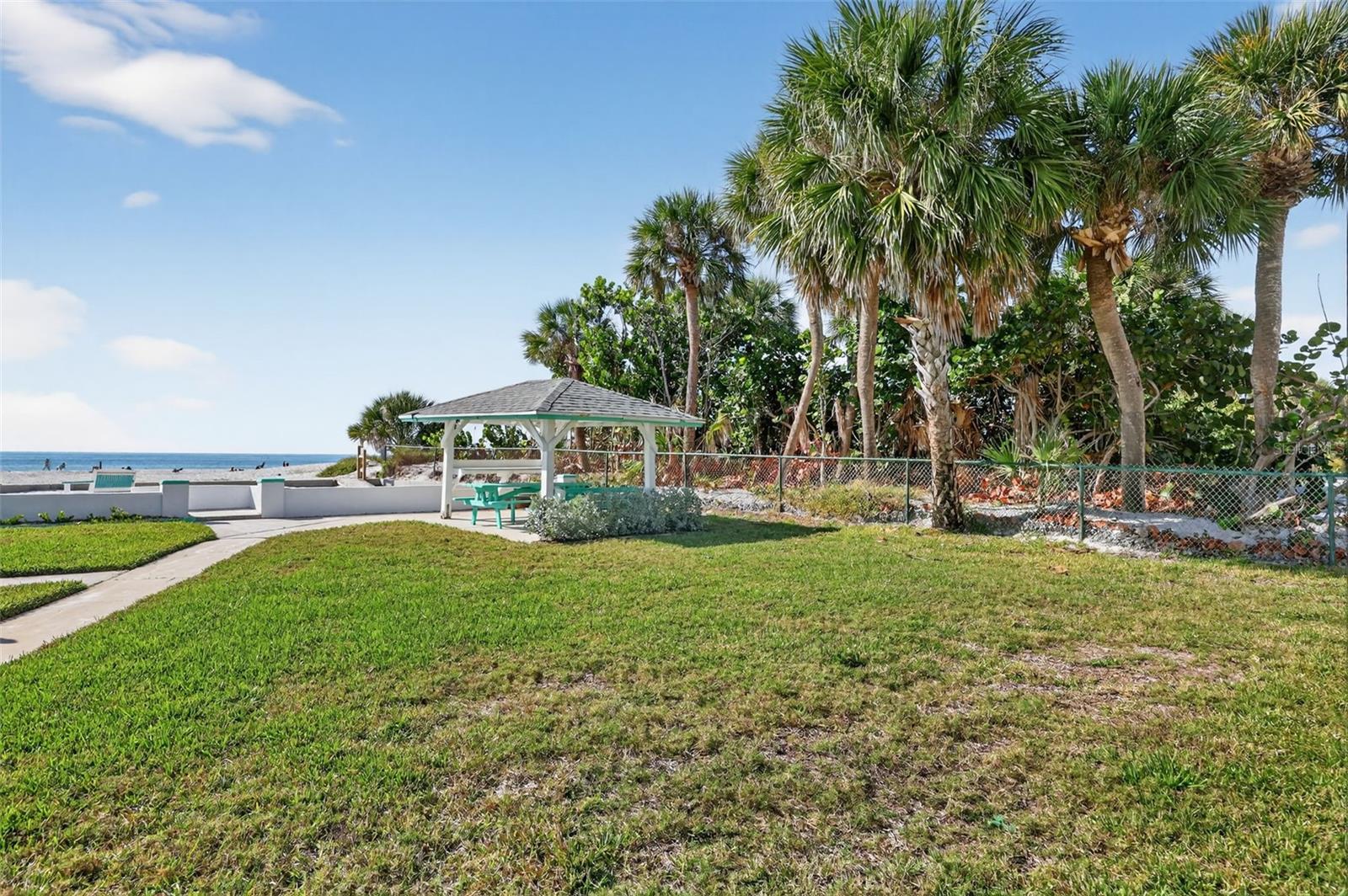 Image 20 of 25 For 566 182nd Avenue E