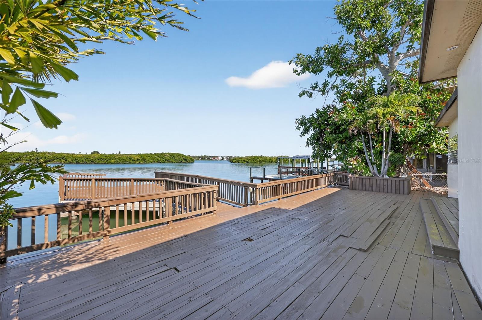 Image 5 of 25 For 566 182nd Avenue E