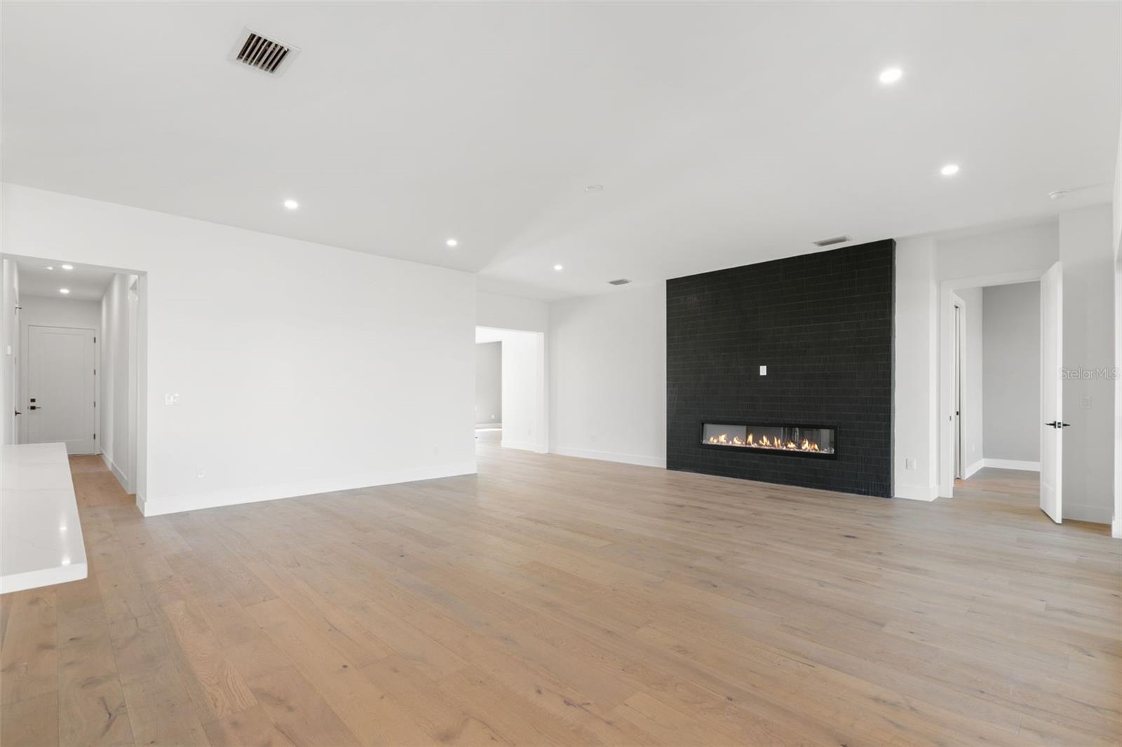 Image 14 of 68 For 1810 4th Street E