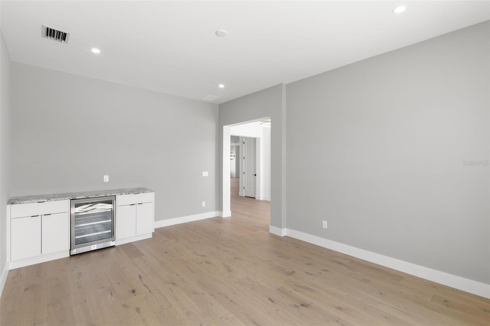 Image 16 of 68 For 1810 4th Street E