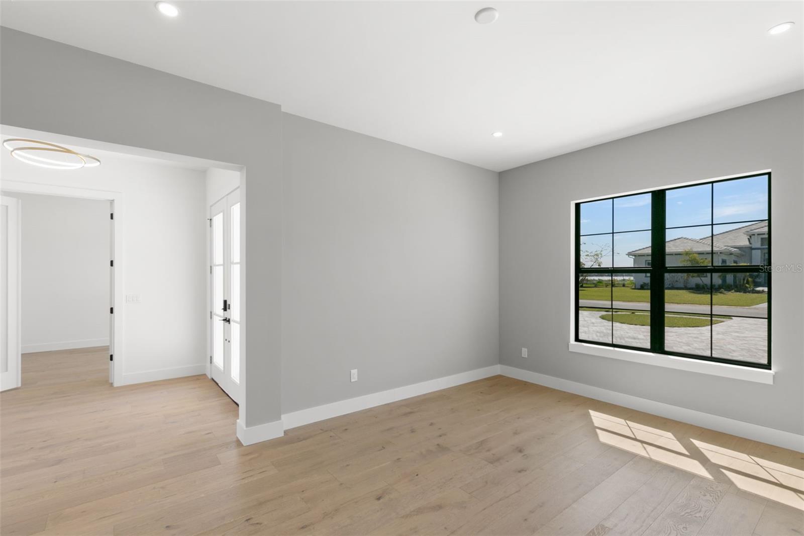 Image 17 of 68 For 1810 4th Street E