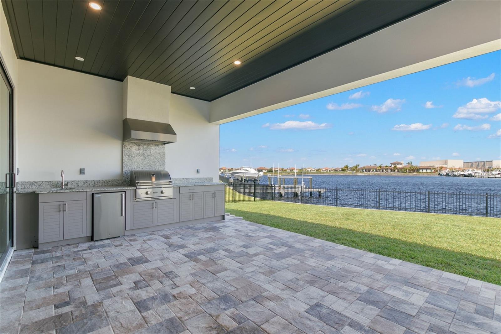 Image 18 of 68 For 1810 4th Street E