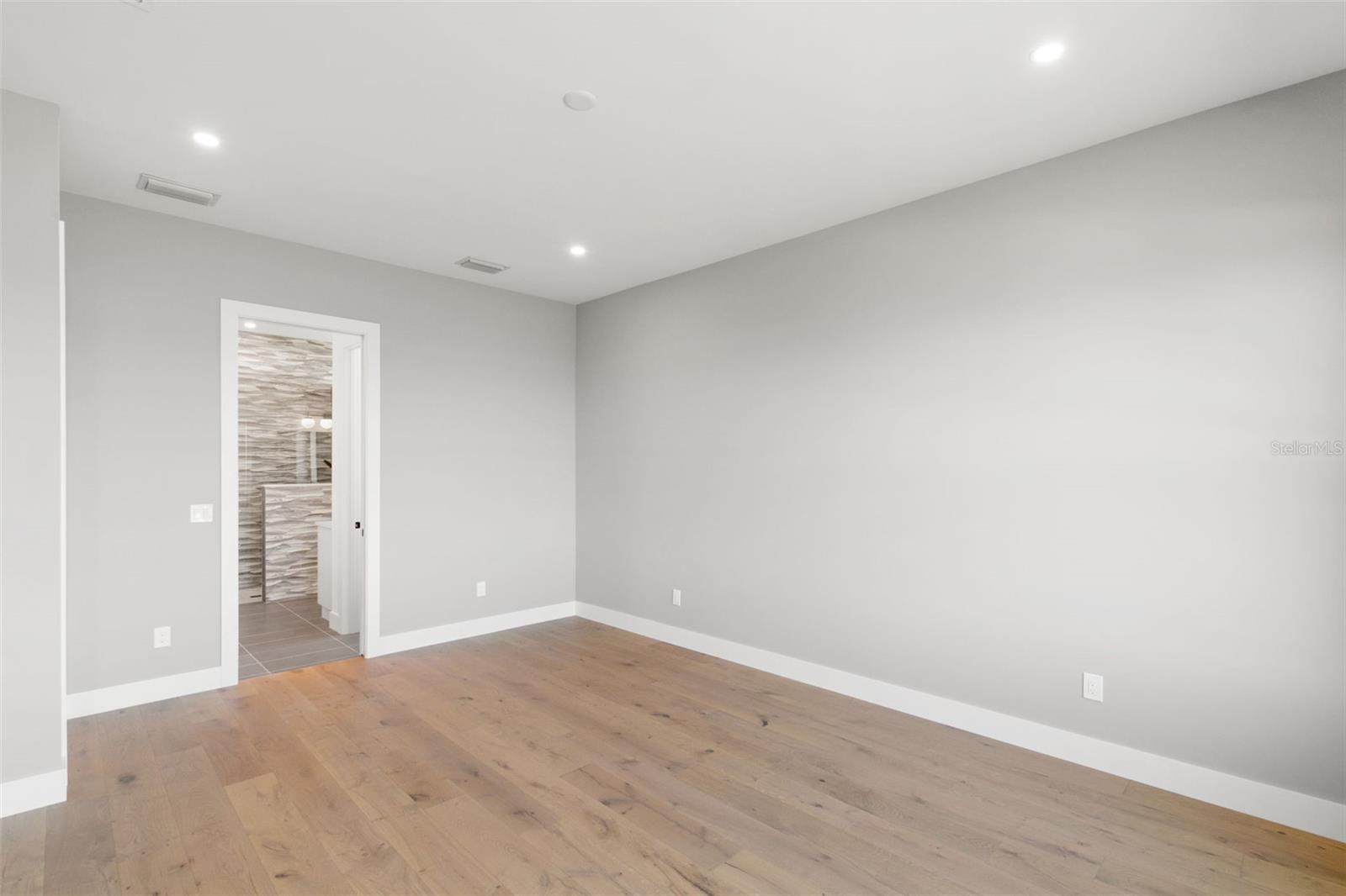 Image 24 of 68 For 1810 4th Street E