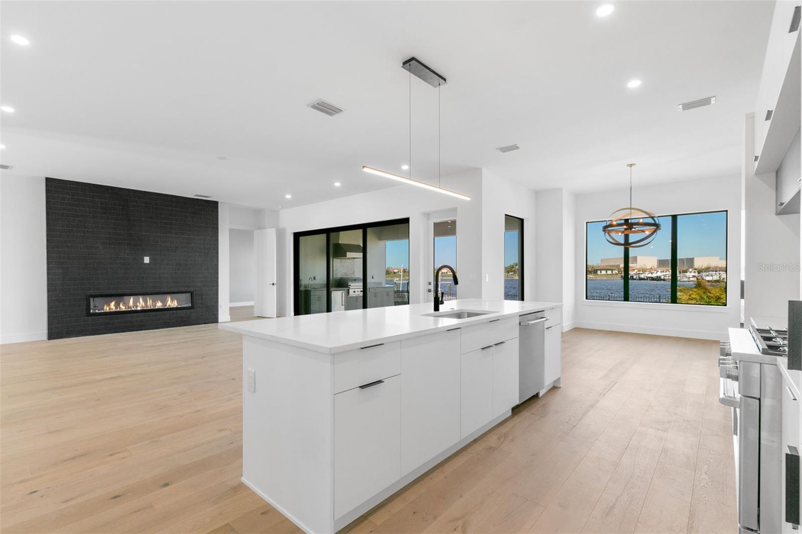 Image 4 of 68 For 1810 4th Street E