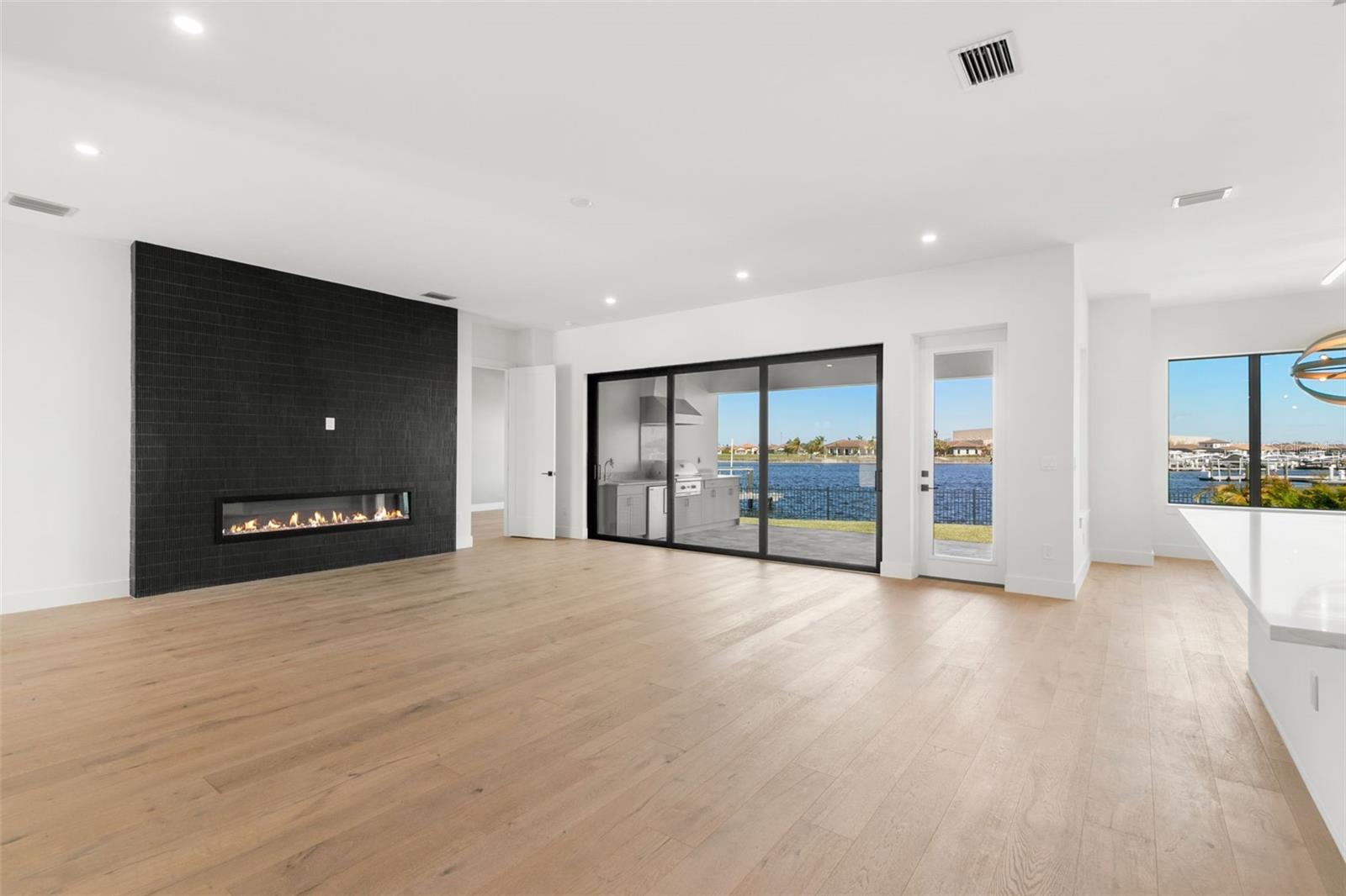 Image 5 of 68 For 1810 4th Street E