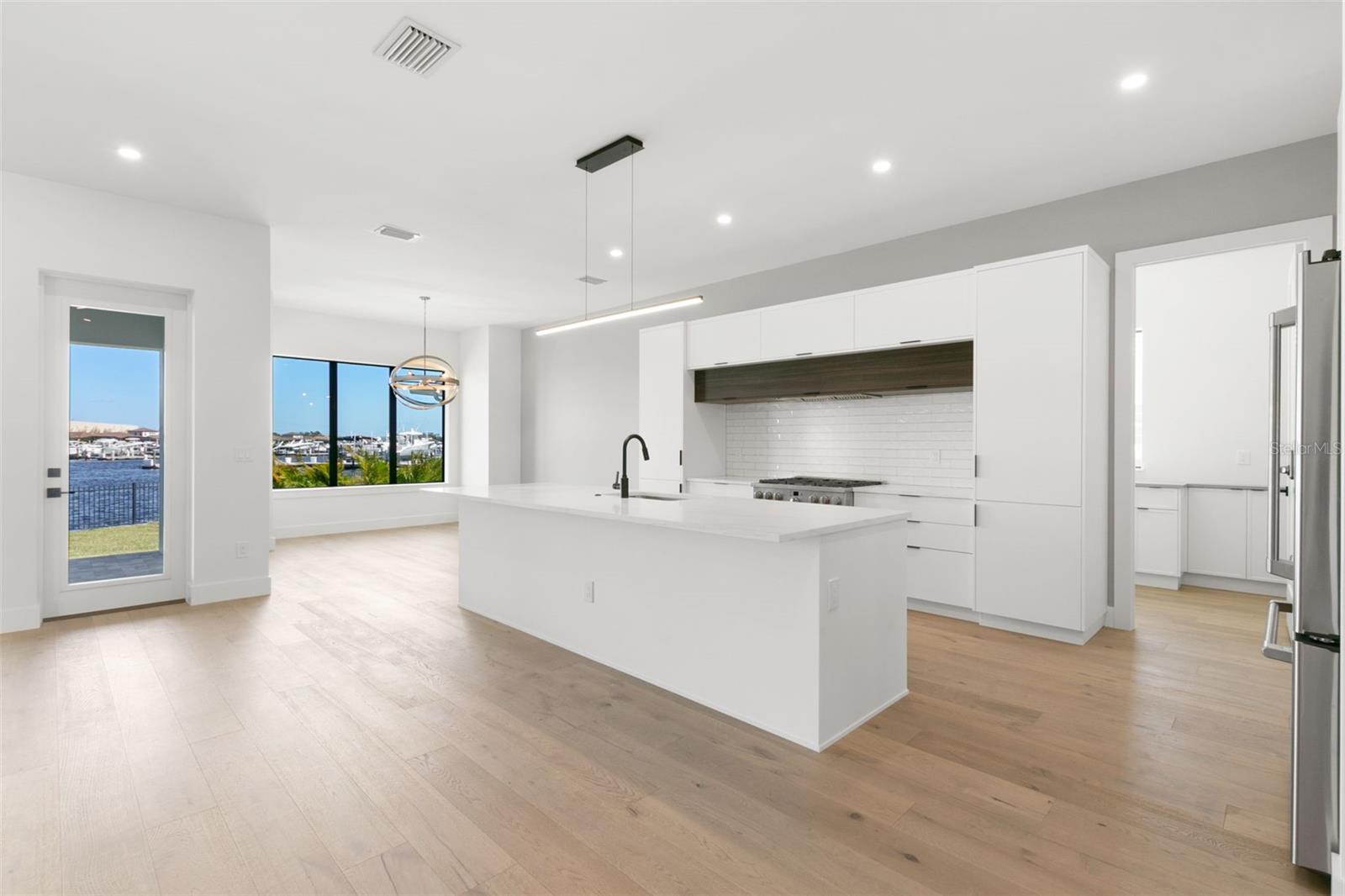 Image 9 of 68 For 1810 4th Street E