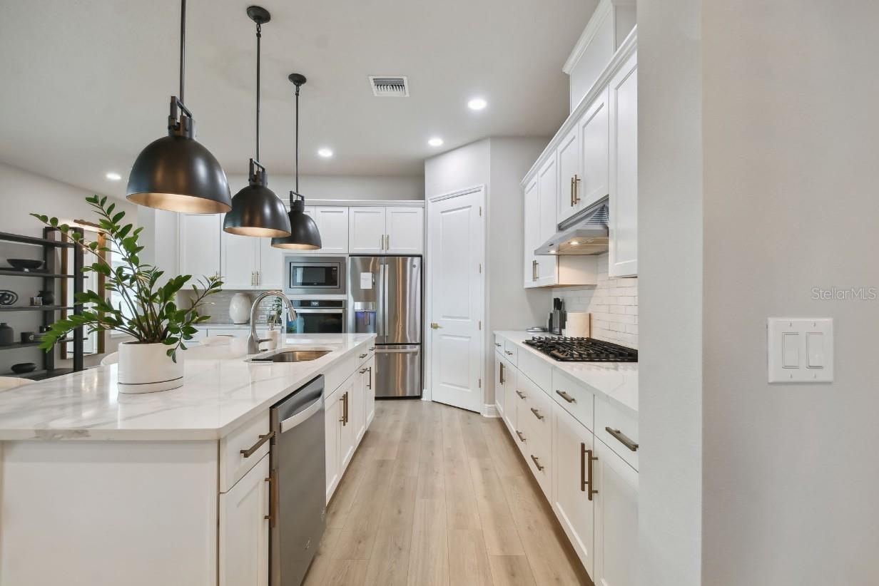 Image 15 of 36 For 3814 De Leon Street 2