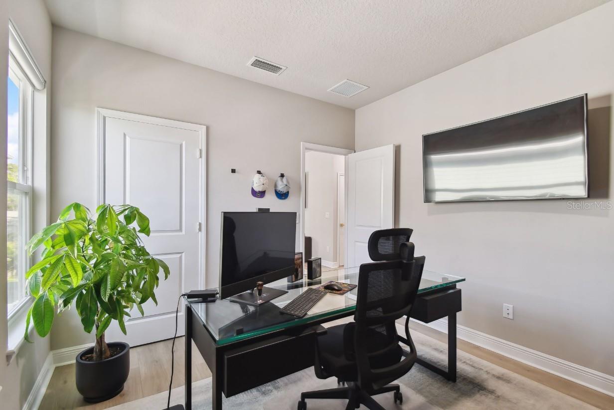 Image 32 of 36 For 3814 De Leon Street 2