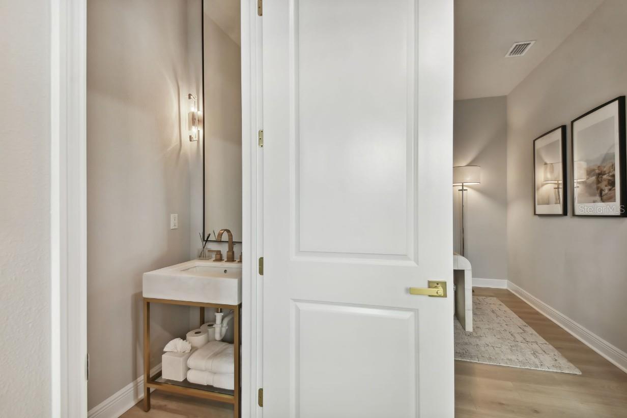 Image 9 of 36 For 3814 De Leon Street 2