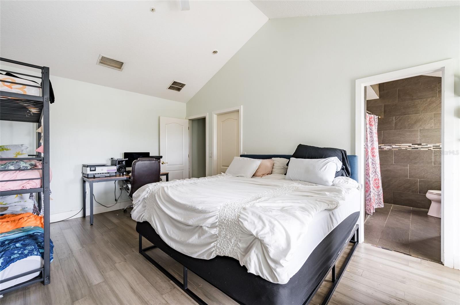 Image 10 of 37 For 2204 1st Street F