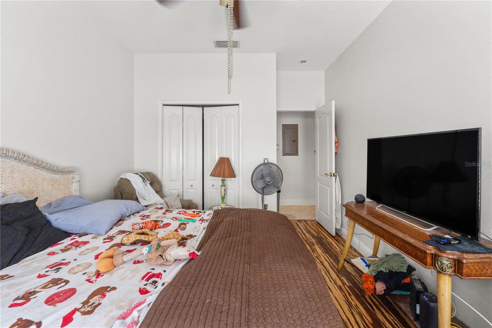 Image 16 of 37 For 2204 1st Street F