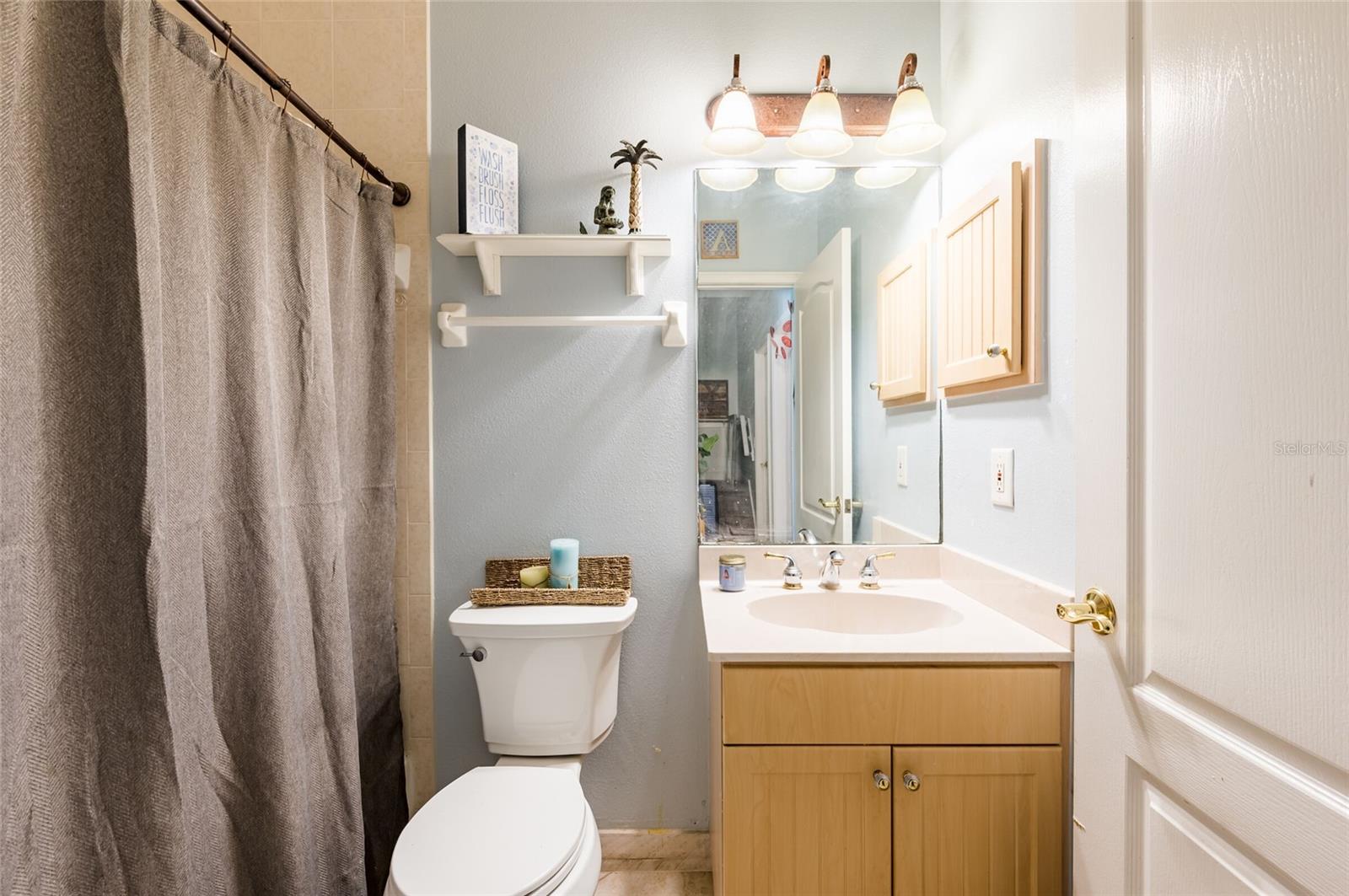 Image 17 of 37 For 2204 1st Street F