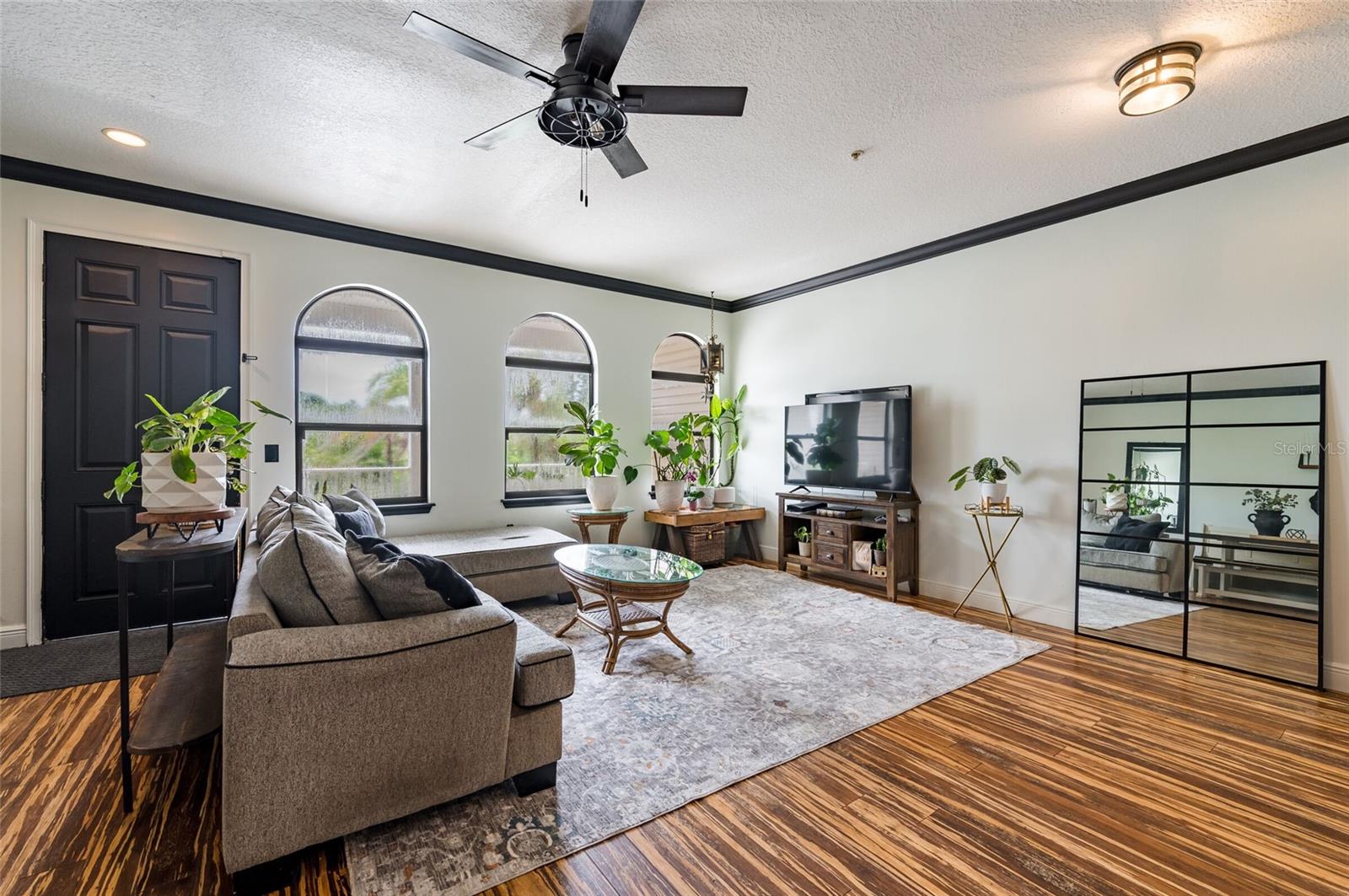 Image 25 of 37 For 2204 1st Street F