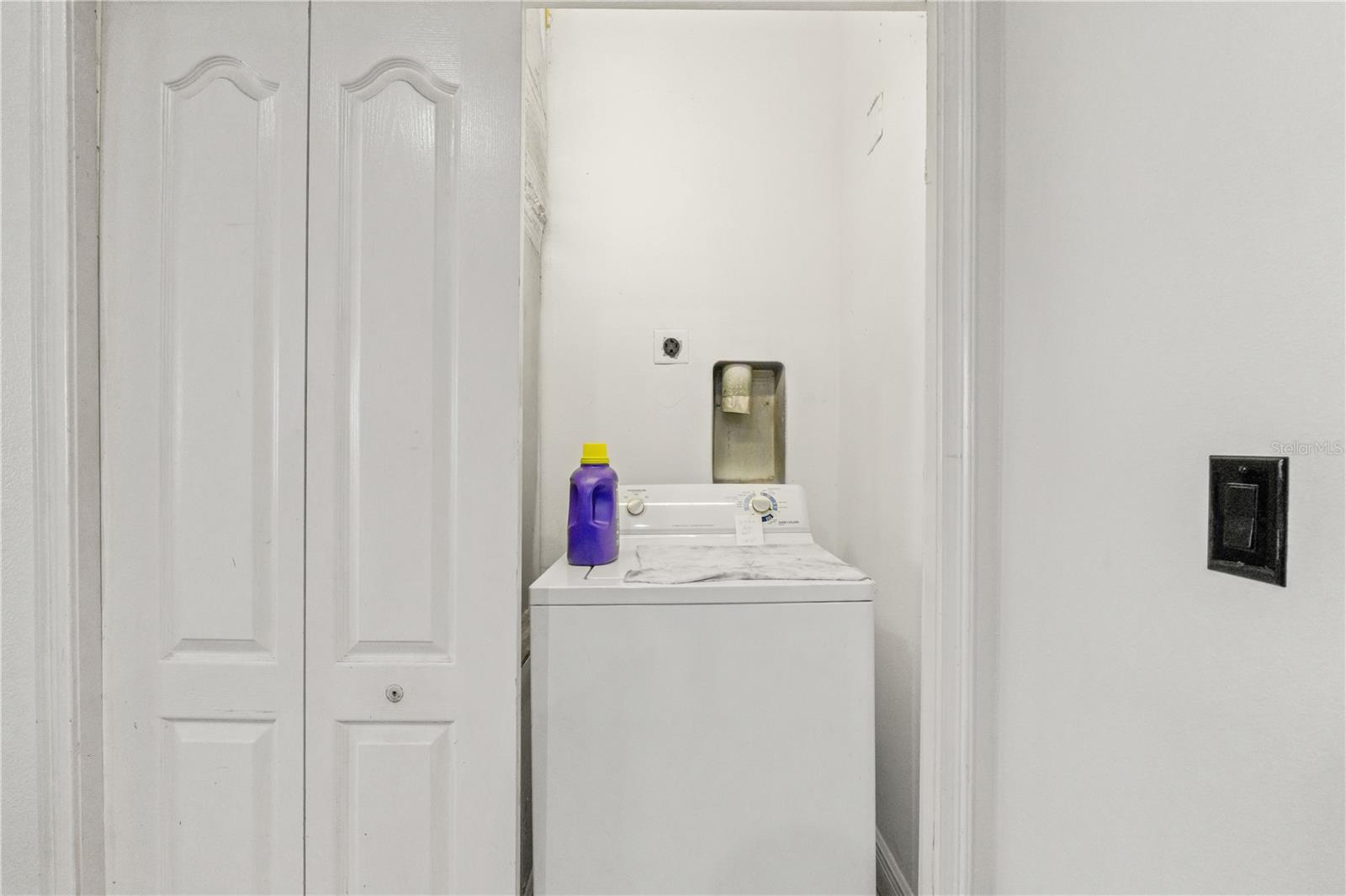 Image 28 of 37 For 2204 1st Street F