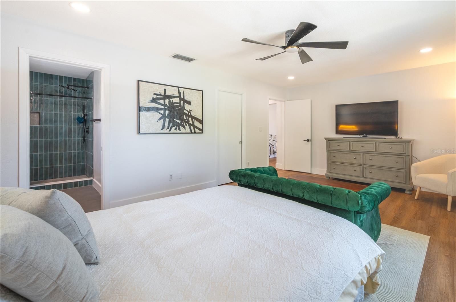 Image 13 of 41 For 1097 Eden Isle Boulevard Ne 3