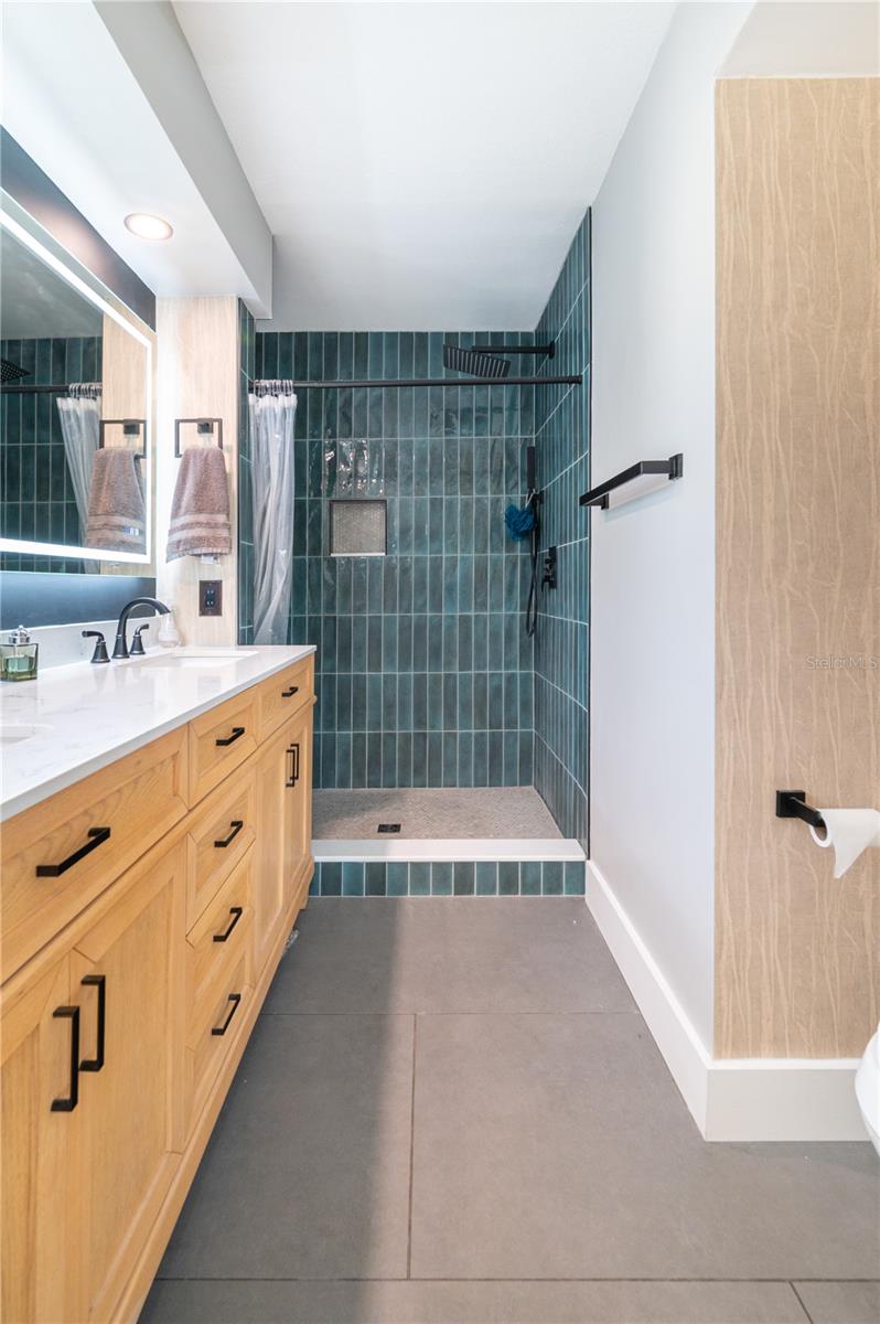 Image 15 of 41 For 1097 Eden Isle Boulevard Ne 3