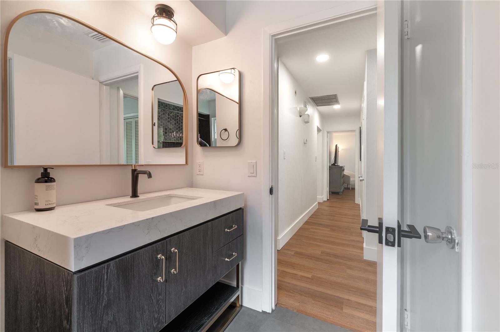 Image 20 of 41 For 1097 Eden Isle Boulevard Ne 3