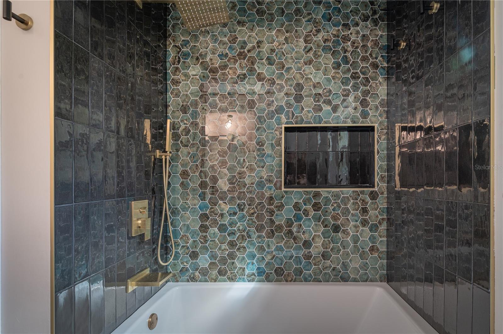 Image 22 of 41 For 1097 Eden Isle Boulevard Ne 3