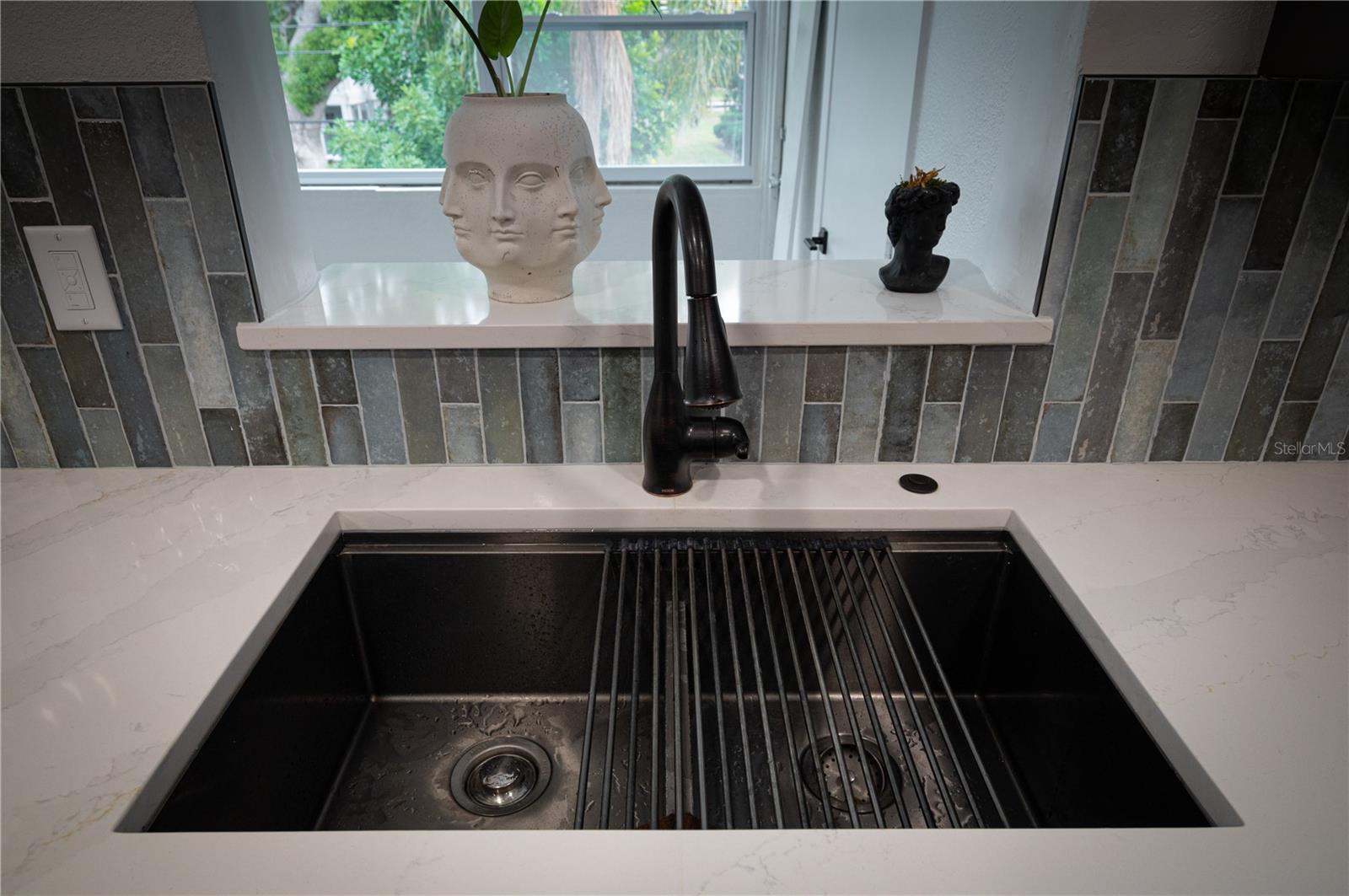 Image 26 of 41 For 1097 Eden Isle Boulevard Ne 3