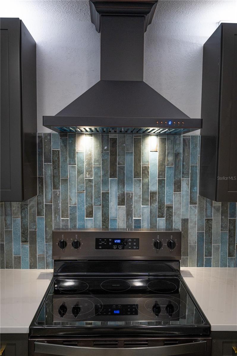 Image 27 of 41 For 1097 Eden Isle Boulevard Ne 3