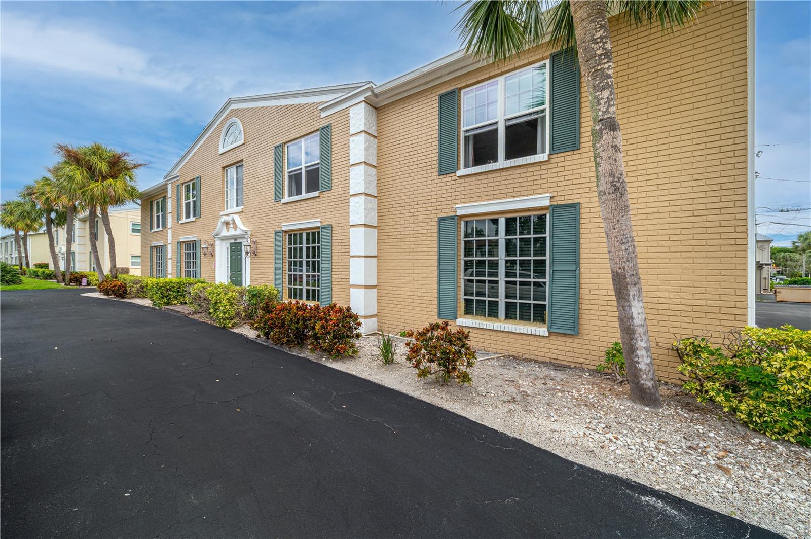 Image 39 of 41 For 1097 Eden Isle Boulevard Ne 3