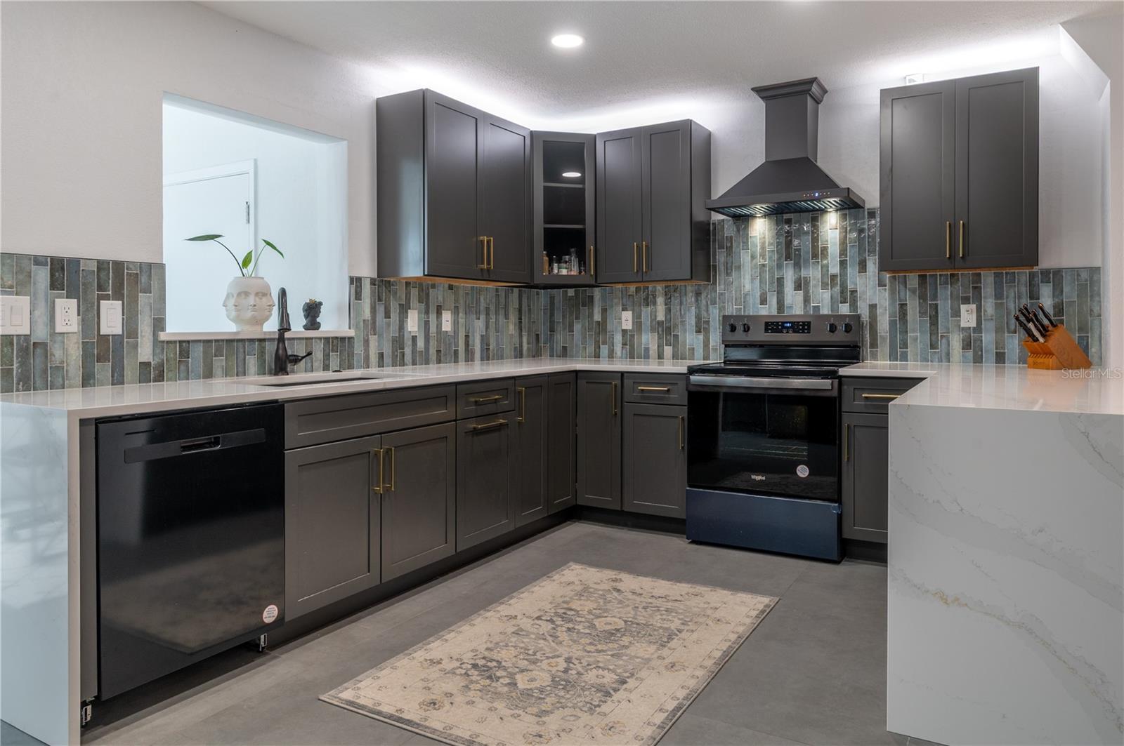 Image 2 of 41 For 1097 Eden Isle Boulevard Ne 3