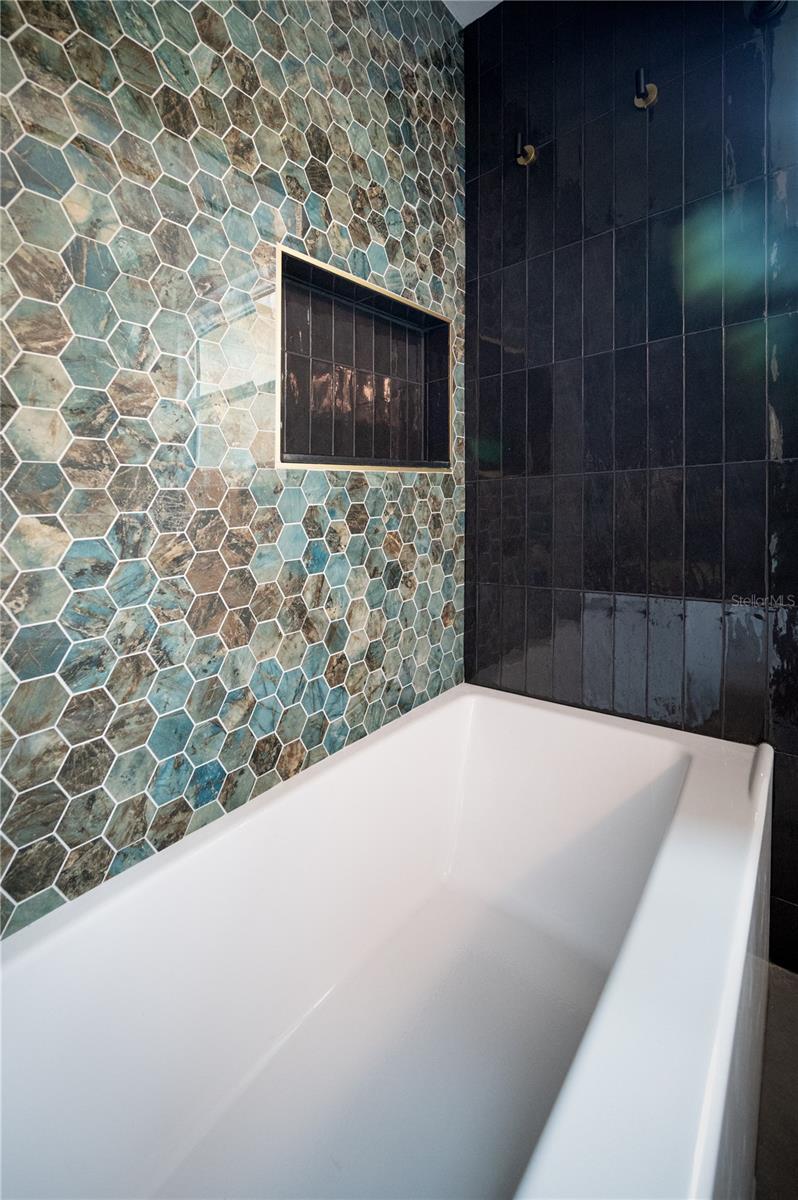 Image 30 of 41 For 1097 Eden Isle Boulevard Ne 3