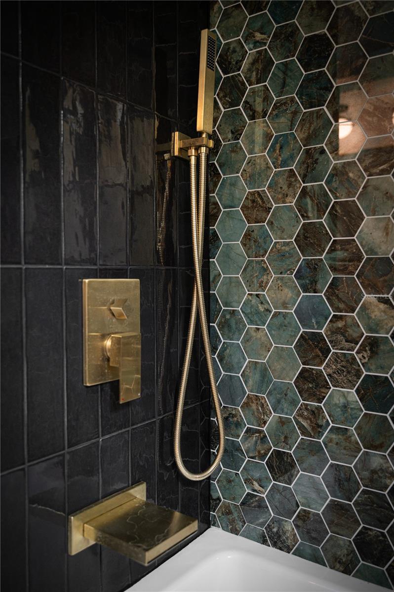 Image 31 of 41 For 1097 Eden Isle Boulevard Ne 3