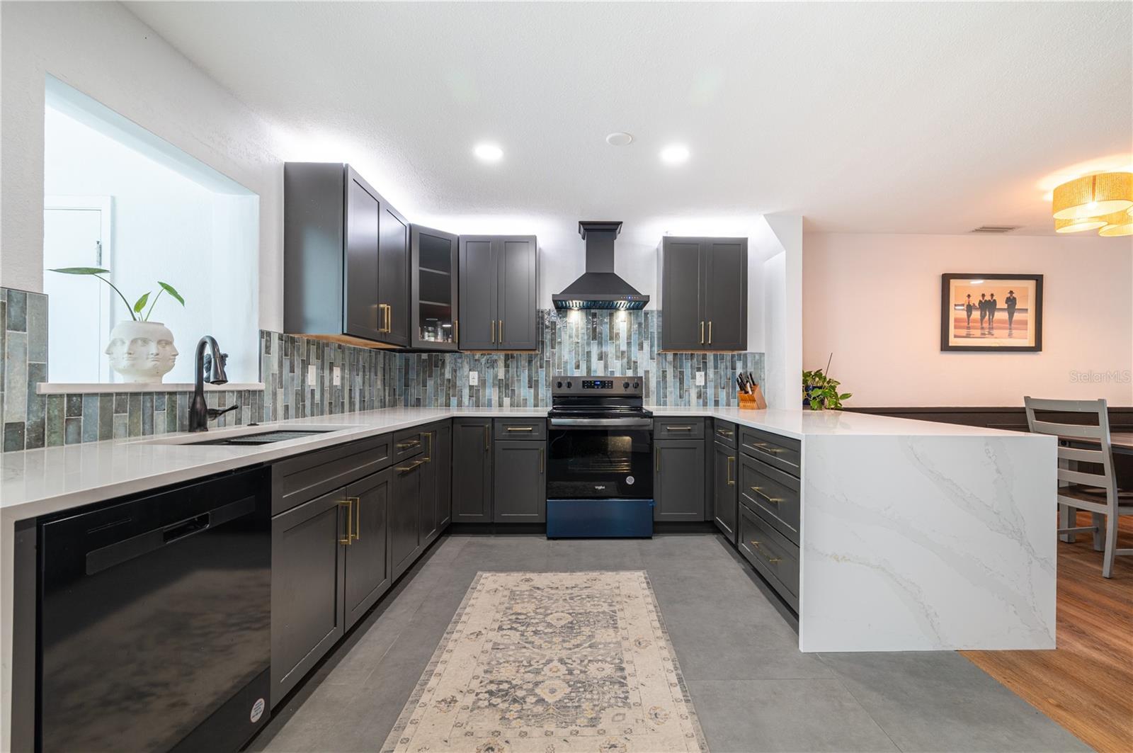 Image 6 of 41 For 1097 Eden Isle Boulevard Ne 3