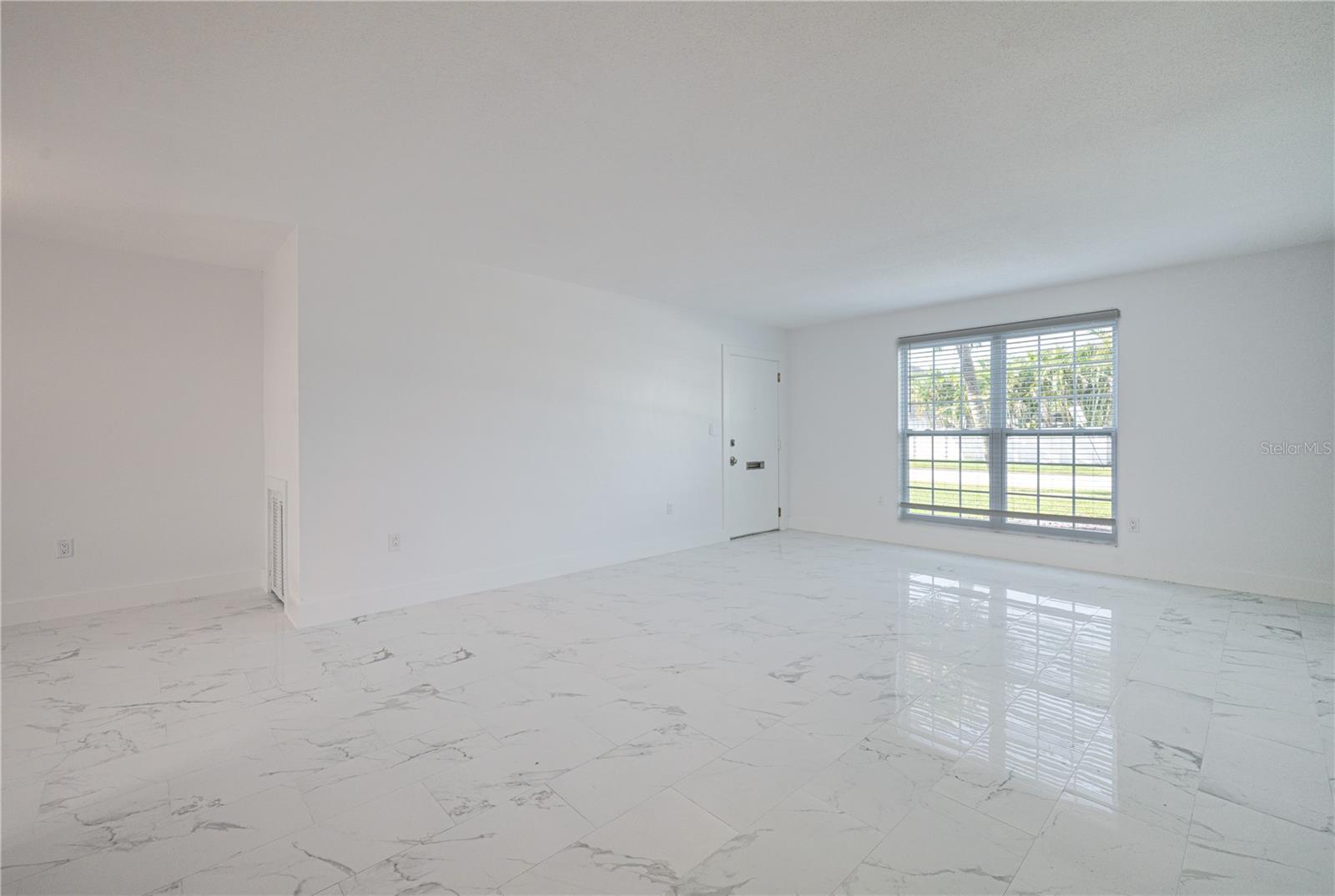 Image 20 of 22 For 1001 Eden Isle Boulevard Ne 1