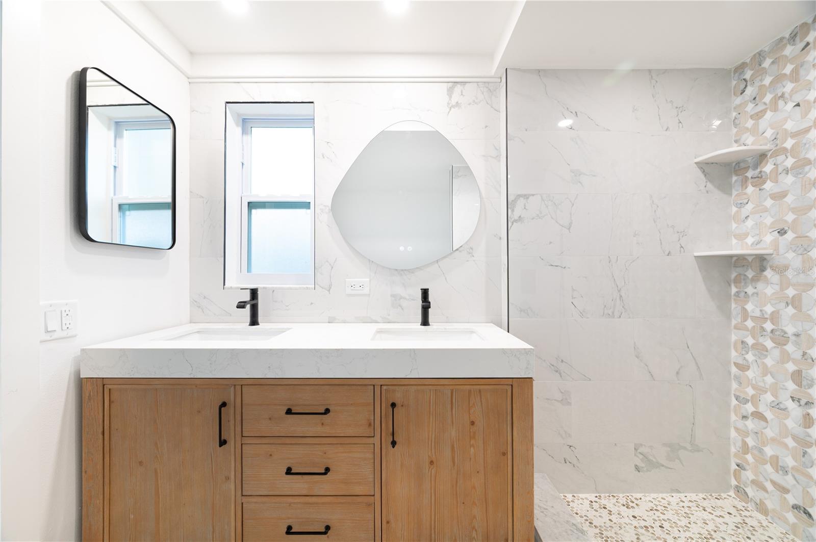 Image 7 of 13 For 1001 Eden Isle Boulevard Ne 3