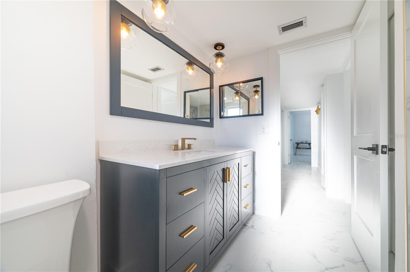 Image 8 of 13 For 1001 Eden Isle Boulevard Ne 3