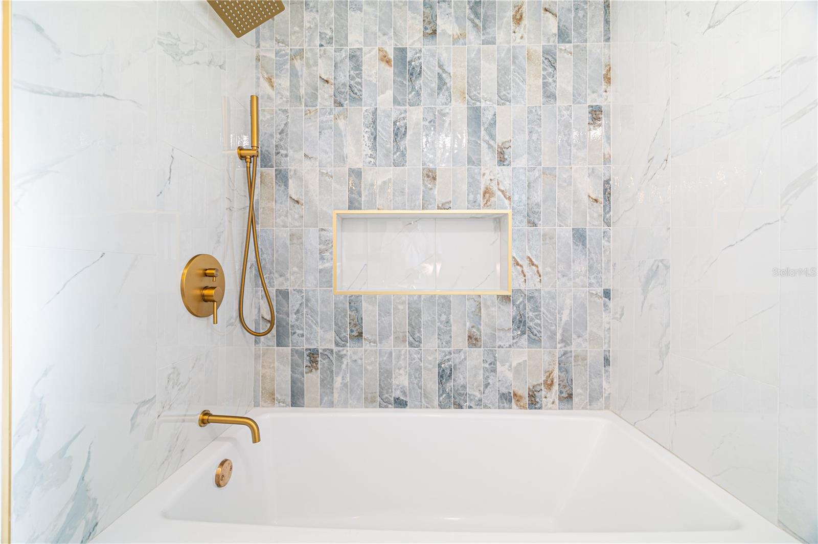 Image 9 of 13 For 1001 Eden Isle Boulevard Ne 3