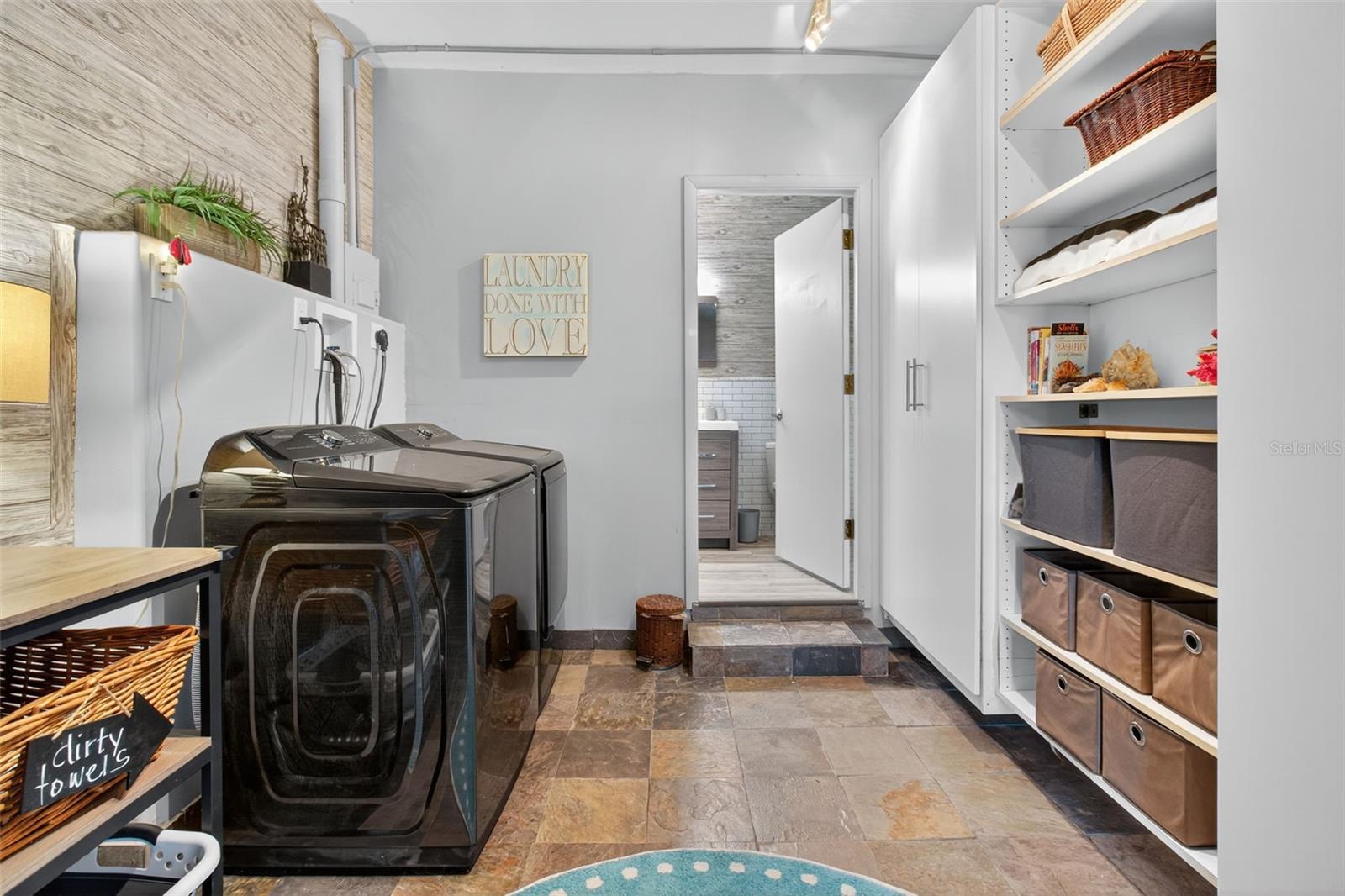 Image 32 of 100 For 5659 Shore Boulevard S