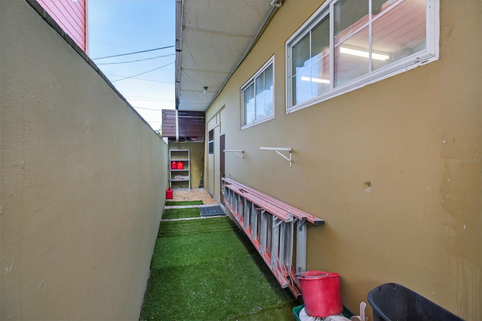 Image 40 of 100 For 5659 Shore Boulevard S