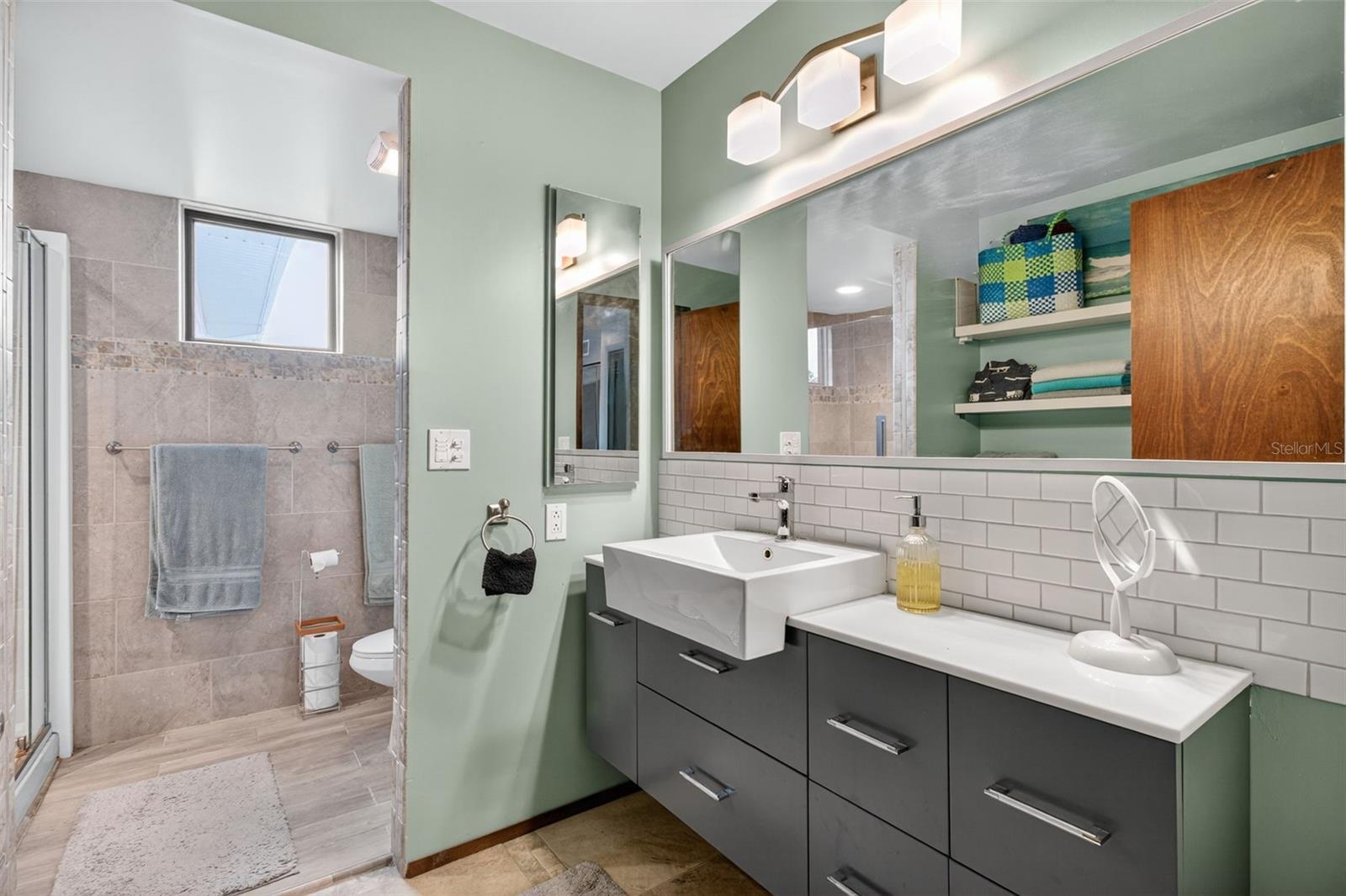 Image 45 of 100 For 5659 Shore Boulevard S