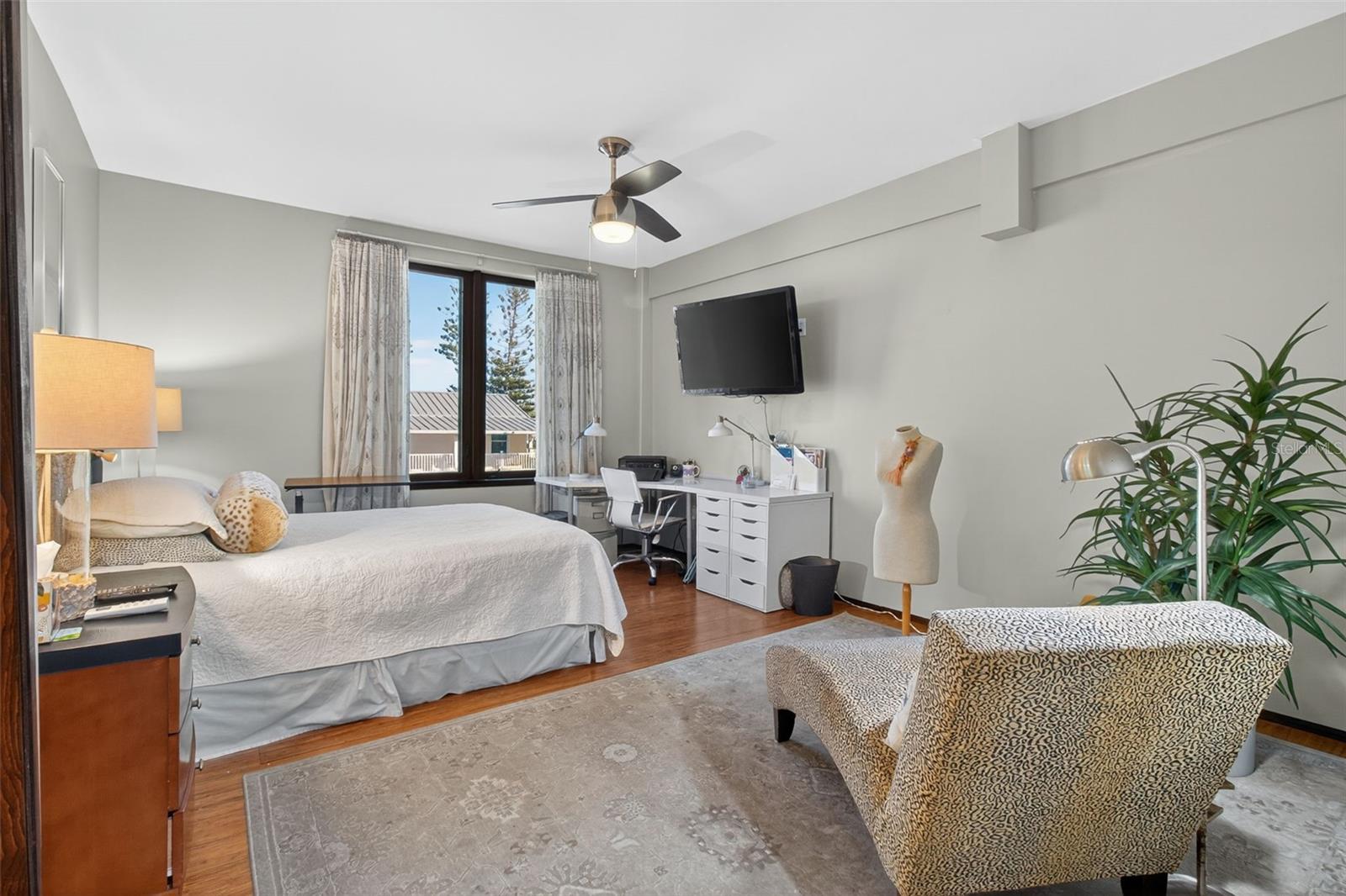 Image 60 of 100 For 5659 Shore Boulevard S