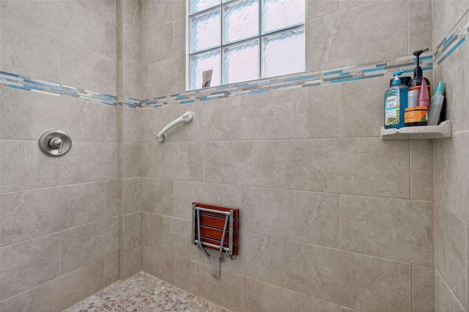 Image 64 of 100 For 5659 Shore Boulevard S