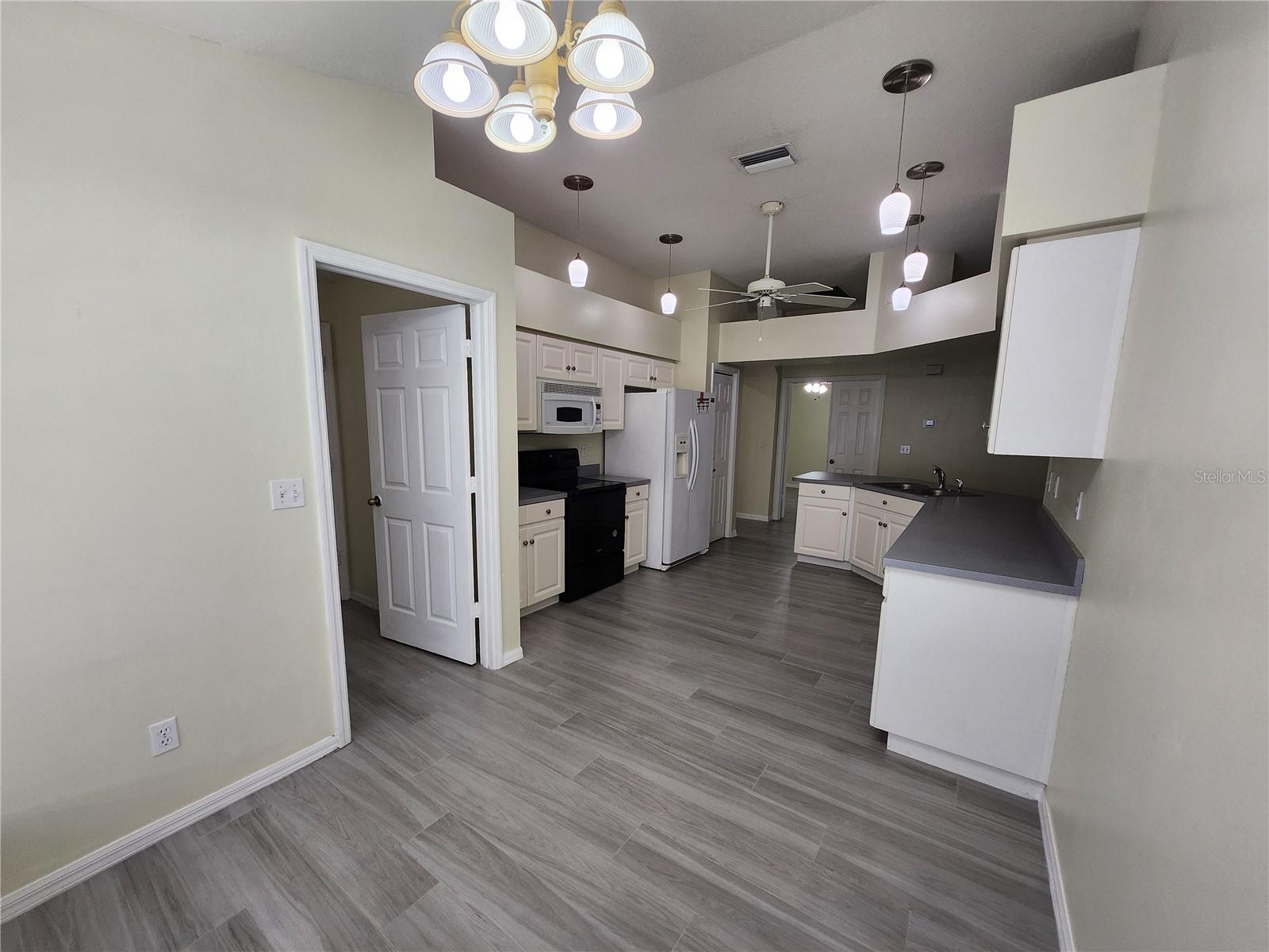 Image 13 of 38 For 819 Sandy Trail Place