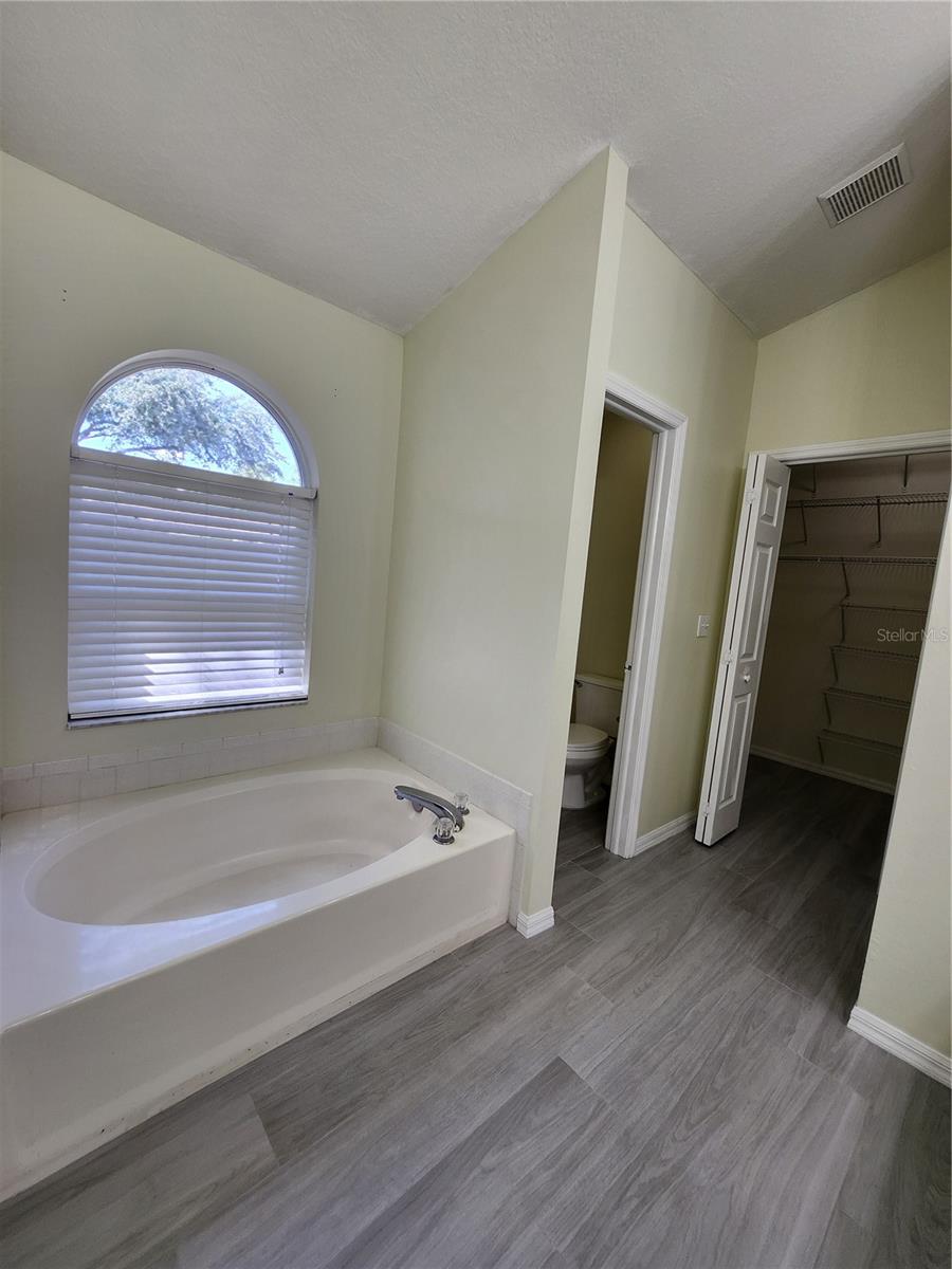 Image 21 of 38 For 819 Sandy Trail Place