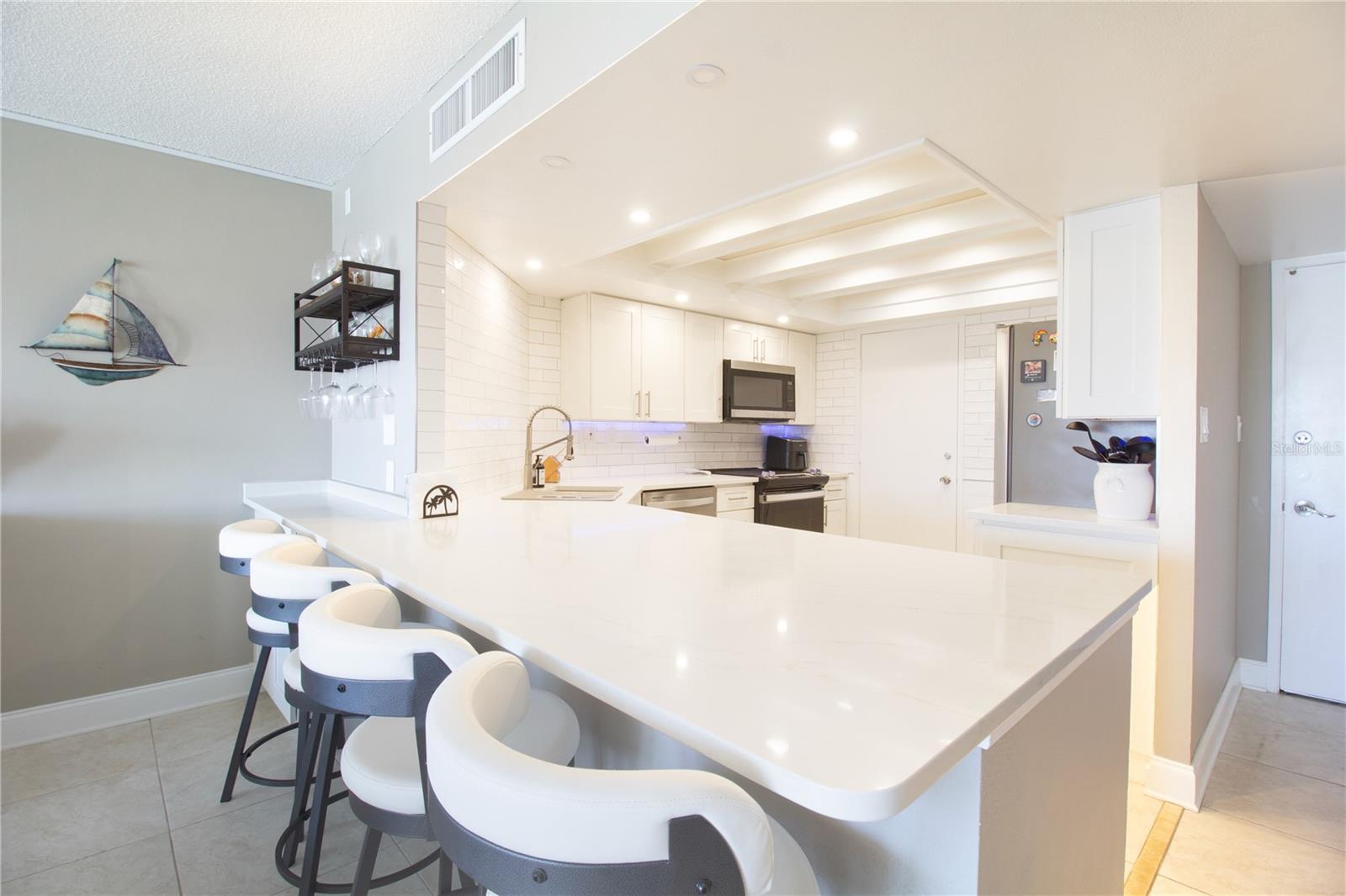 Image 6 of 28 For 7400 Sun Island Drive S 610