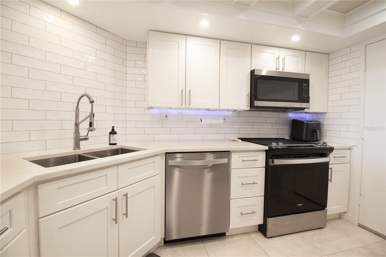 Image 8 of 28 For 7400 Sun Island Drive S 610