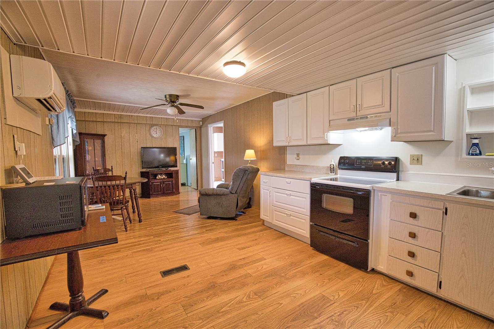 Image 11 of 36 For 863 Calle Menuda