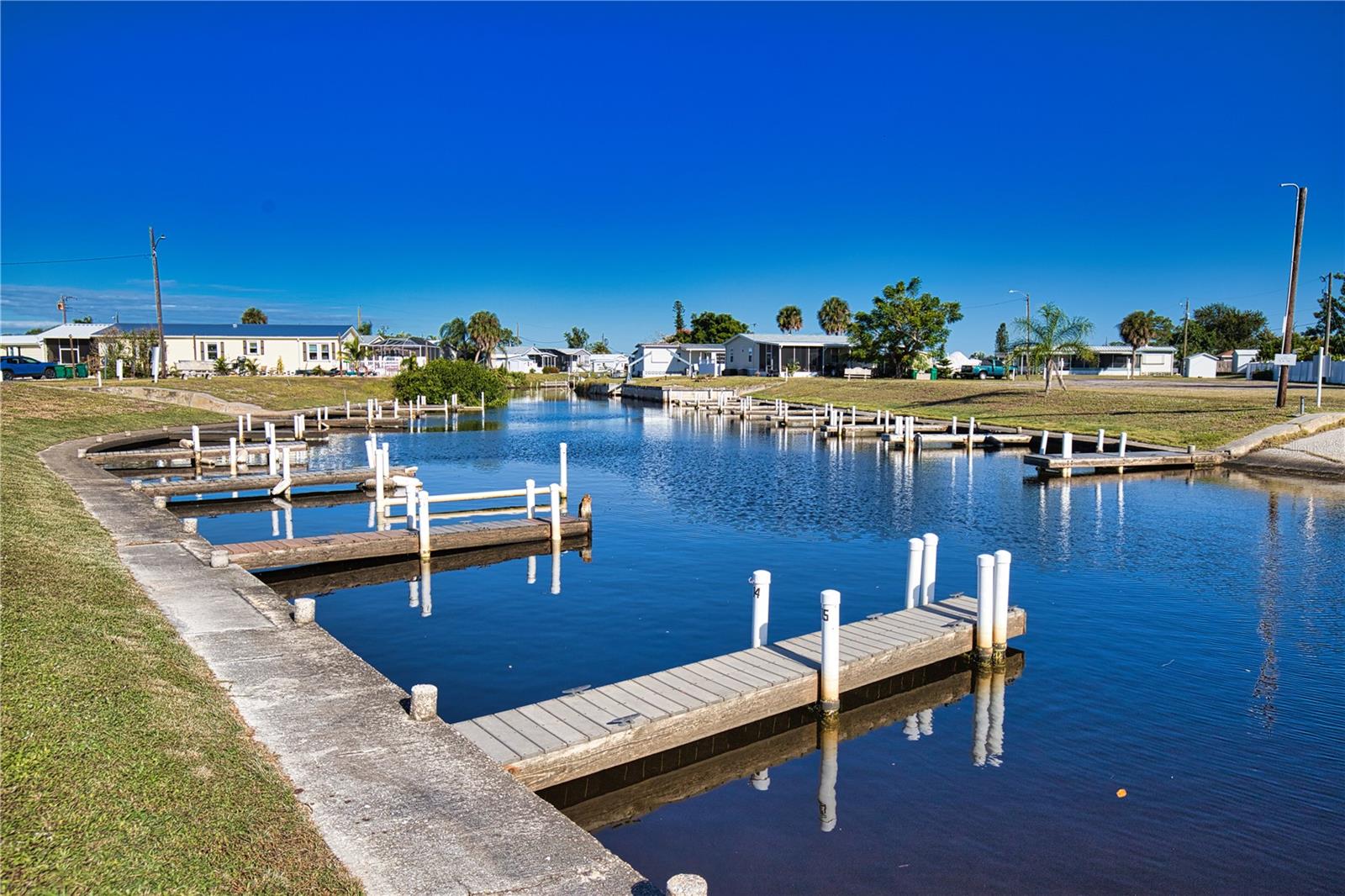 Image 26 of 36 For 863 Calle Menuda