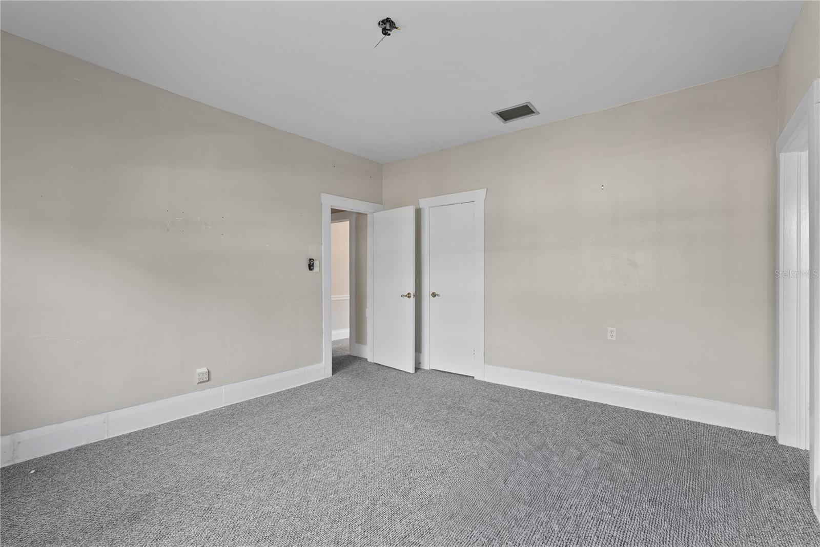 Image 12 of 14 For 303 Paris Street